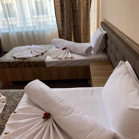 Cris Hotel 2*