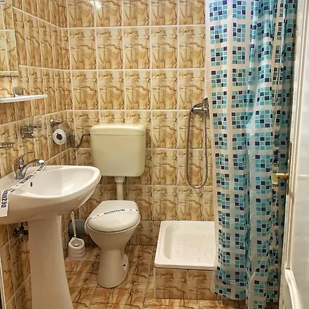 Cris Hotel