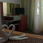 Cris Hotel